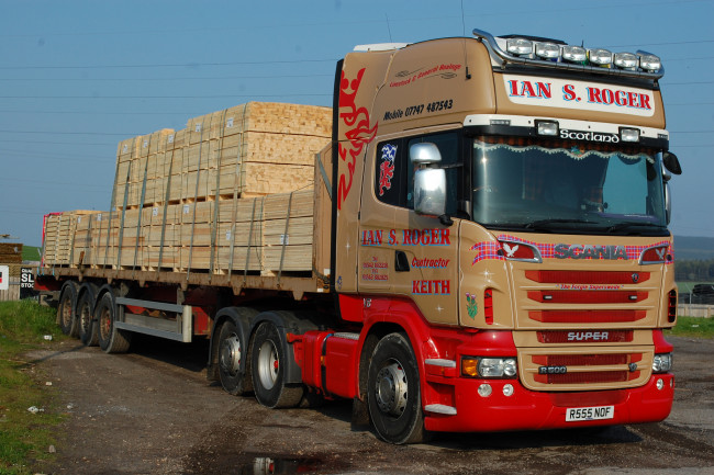 Обои картинки фото scania, автомобили, scania , выставка, улица, грузовые, швеция, ab, судовые, дизельные, двигатели, автобусы