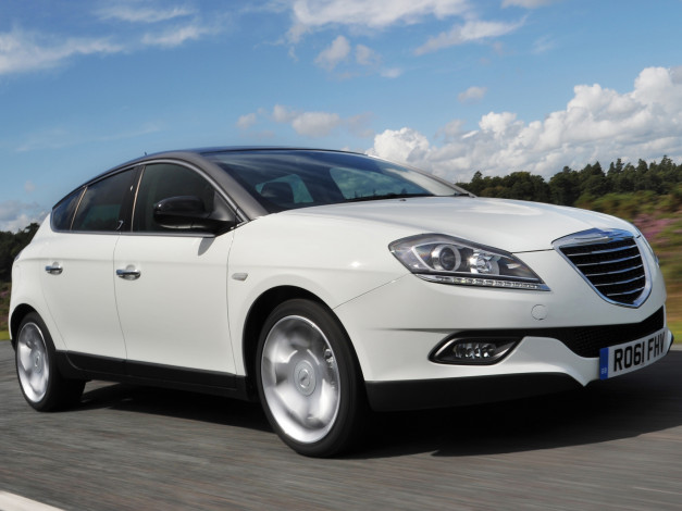 Обои картинки фото chrysler delta 2011, автомобили, chrysler, delta, 2011, белый