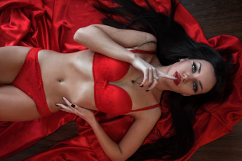 Картинка девушка+-+girl девушки -+брюнетки +шатенки девушка женщина брюнетка темноволосая сексуальная модель звезда позирует разная обувь верхняя стильная одежда нижнее эротическое бельё трусы лифчик колготки чулки аксессуары макияж и множество элементов на фотографии