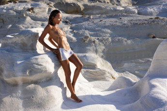 обоя девушки, katya clover , катя скаредина, камни, поза