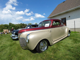 Картинка автомобили выставки уличные фото