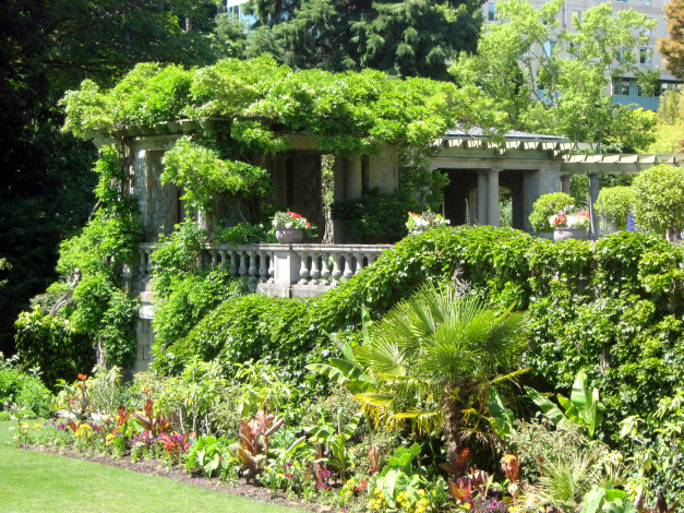 Обои картинки фото природа, парк, беседка, кусты, цветы