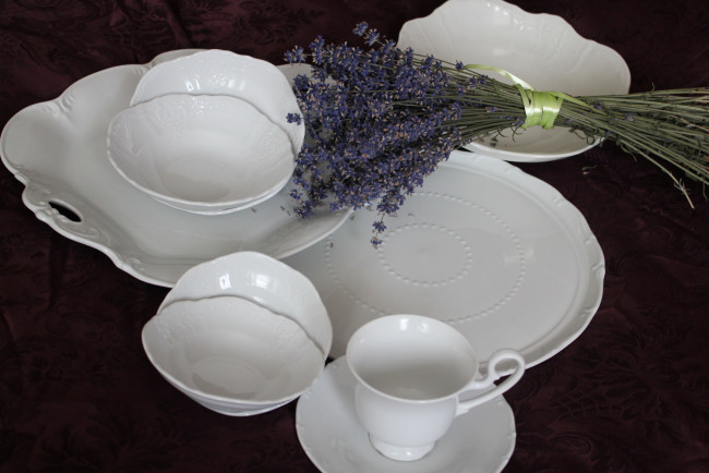 Обои картинки фото разное, посуда, столовые, приборы, кухонная, утварь, лаванда, чашка, блюда