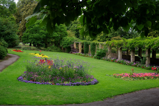 Обои картинки фото природа, парк, забор, клумба