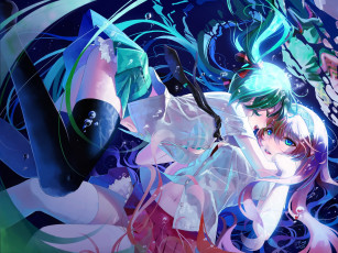 Картинка vocaloid аниме арт okingjo hatsune mik megurine luka девушки объятия пузыри вокалоид под водой