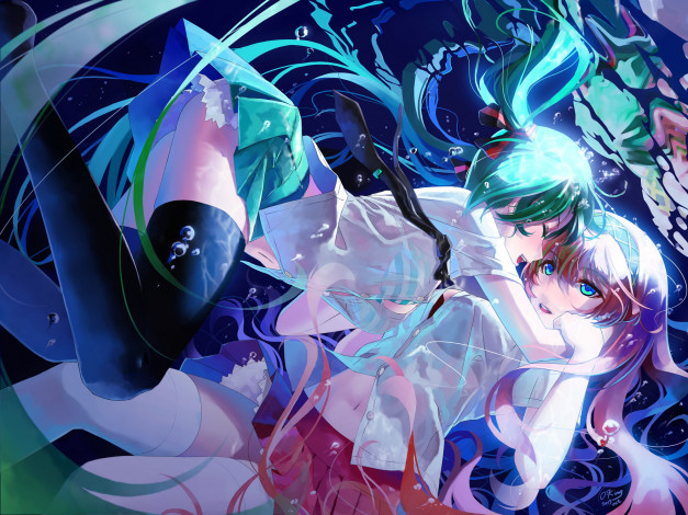 Обои картинки фото vocaloid, аниме, арт, okingjo, hatsune, mik, megurine, luka, девушки, объятия, пузыри, вокалоид, под, водой