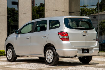 Картинка автомобили chevrolet spin 2012г светлый
