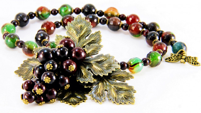 Обои картинки фото разное, украшения,  аксессуары,  веера, ожерелье, бусы, бижутерия, серьги, украшение, фон