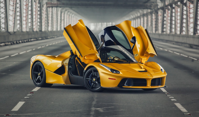 Обои картинки фото ferrari laferrari, автомобили, ferrari, мост, спорткар