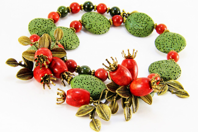 Обои картинки фото разное, украшения,  аксессуары,  веера, украшение, фон, серьги, ожерелье, бижутерия, бусы