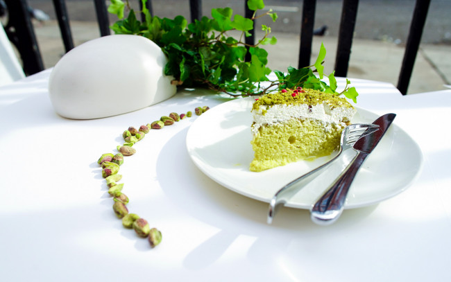 Обои картинки фото еда, пирожные,  кексы,  печенье, десерт, фисташки, пирожное