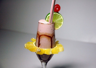 Картинка еда напитки +коктейль вишня лайм коктейль бокал