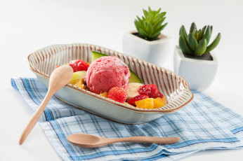 Картинка еда мороженое +десерты лакомство клубника