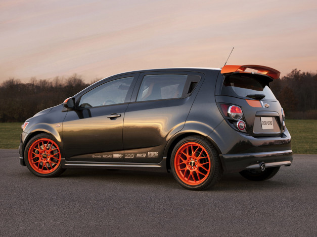 Обои картинки фото автомобили, chevrolet, темный, шевроле, дорога