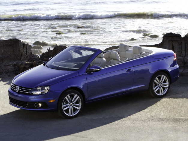 Обои картинки фото автомобили, volkswagen, кабриолет, берег, фольксваген, синий, камни, море