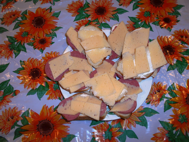 Обои картинки фото еда, бутерброды,  гамбургеры,  канапе, сыр, хлеб, колбаса