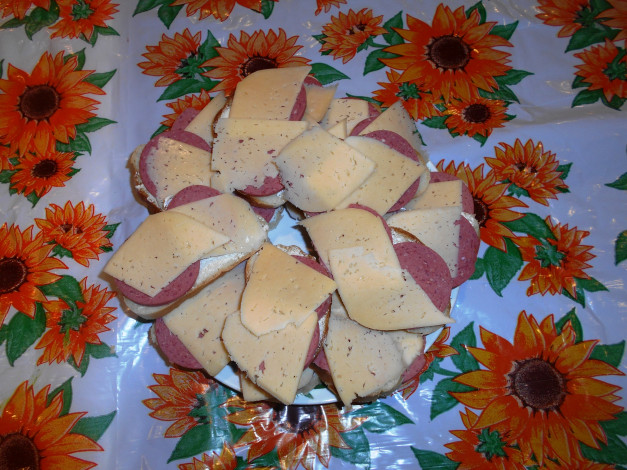 Обои картинки фото еда, бутерброды,  гамбургеры,  канапе, сыр, колбаса, хлеб