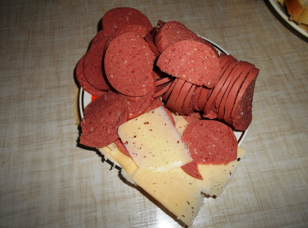 Обои картинки фото еда, бутерброды,  гамбургеры,  канапе, сыр, колбаса