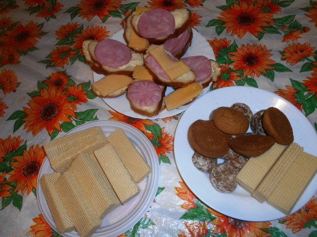 Обои картинки фото еда, бутерброды,  гамбургеры,  канапе, яблоки, бананы, печенье, вафли, хлеб, колбаса, сыр