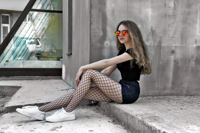 Обои картинки фото девушки, - брюнетки,  шатенки, брюнетка, очки, чулки