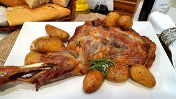 Картинка еда мясные+блюда запеченный картофель окорок розмарин