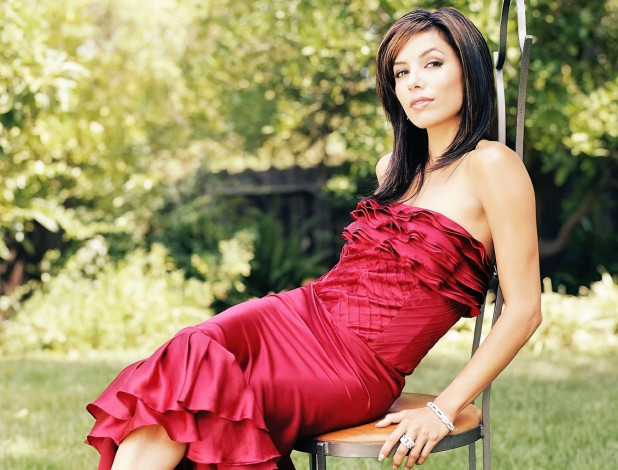 Обои картинки фото девушки, eva longoria, шатенка, платье, стул