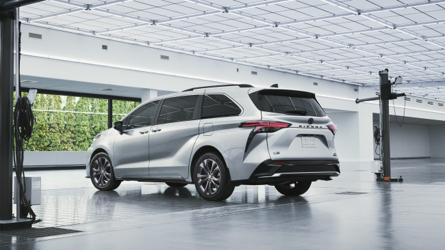 Обои картинки фото 2023 toyota sienna 25th anniversary, автомобили, toyota, sienna, 25th, anniversary, тойота, бeлый