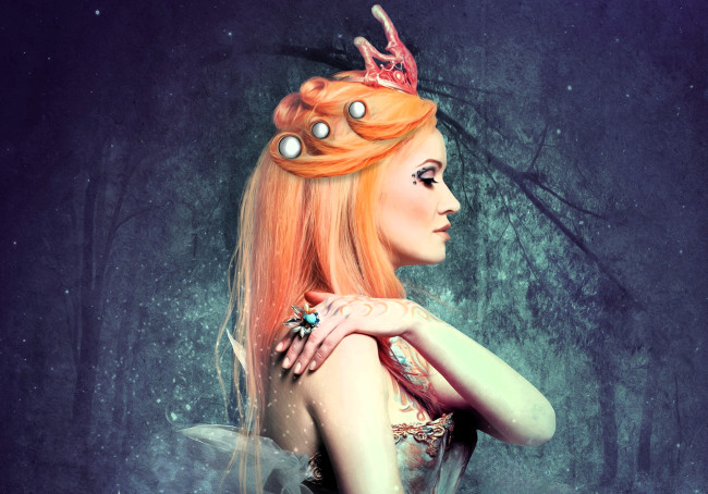 Обои картинки фото фэнтези, фотоарт, девушка, образ, наряд, корона, лес
