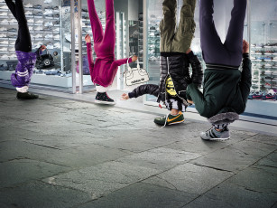 Картинка автор andrea melcangi разное компьютерный дизайн кеды