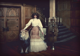 Картинка -Unsort+Креатив девушки unsort креатив лев свечи подсвечник лестница