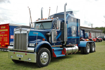 Картинка автомобили kenworth+ выставка улица тяжёлый грузовик седельный тягач