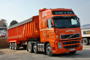 Картинка автомобили volvo+trucks+ выставка улица тяжёлый грузовик седельный тягач