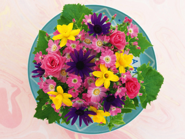 Обои картинки фото цветы, букеты,  композиции, ромашки, нарцисы, розы