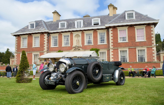 Обои картинки фото автомобили, выставки и уличные фото, лужайка, авто, ретро