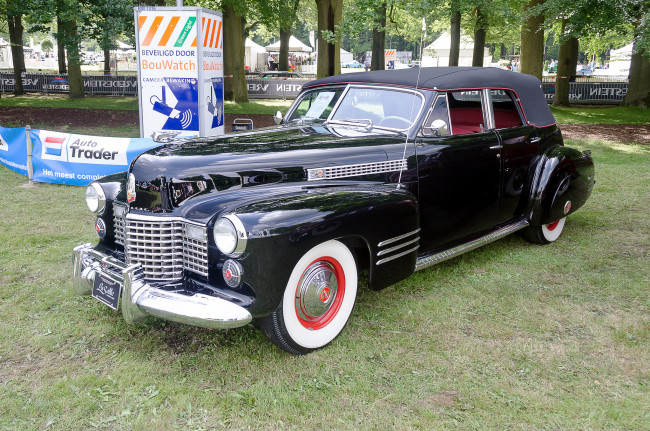 Обои картинки фото cadillac convertible sedan model 62 29d 1941, автомобили, выставки и уличные фото, история, ретро, автошоу, выставка