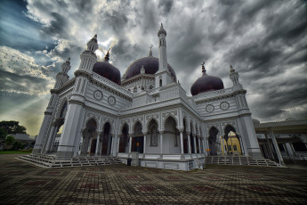 Картинка города -+мечети +медресе тучи мечкть площадь