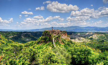 Картинка civita+di+bagnoregio города -+пейзажи деревня дорога холм плато
