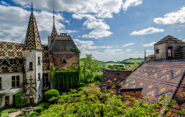 Картинка города -+здания +дома небо холмы деревья двор дом крыша черепица