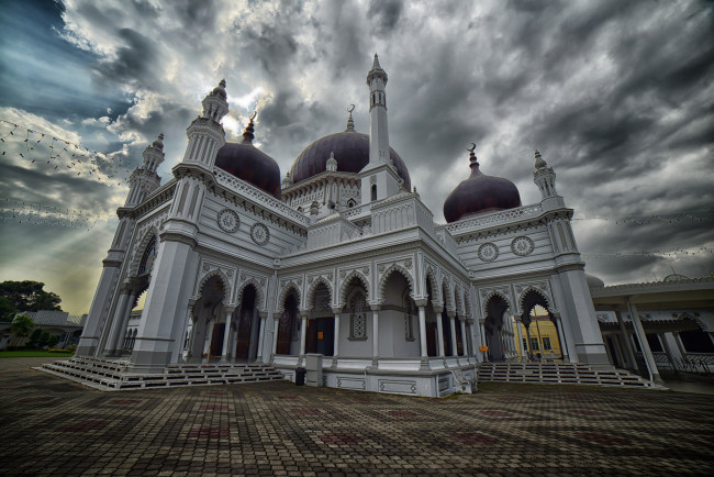 Обои картинки фото города, - мечети,  медресе, тучи, мечкть, площадь