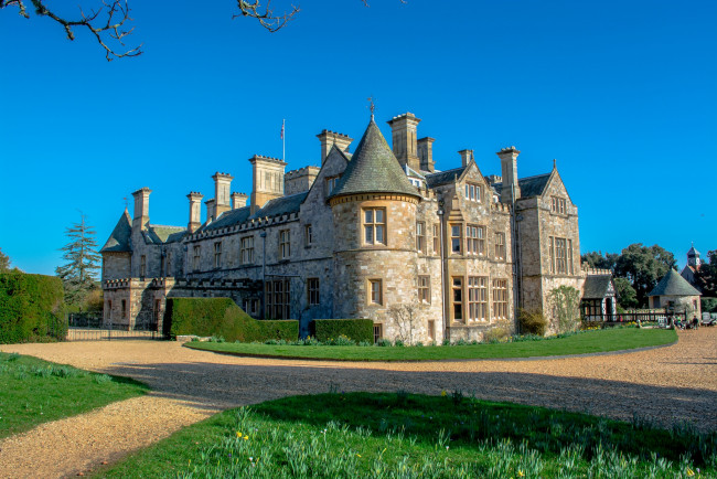 Обои картинки фото palace house, города, - дворцы,  замки,  крепости, лужайка, замок