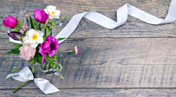 Картинка цветы букеты +композиции лента нарцисс анемоны