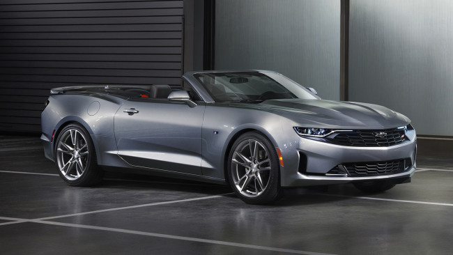 Обои картинки фото chevrolet camaro rs convertible 2019, автомобили, camaro, convertible, rs, chevrolet, 2019, серебряный, металлик