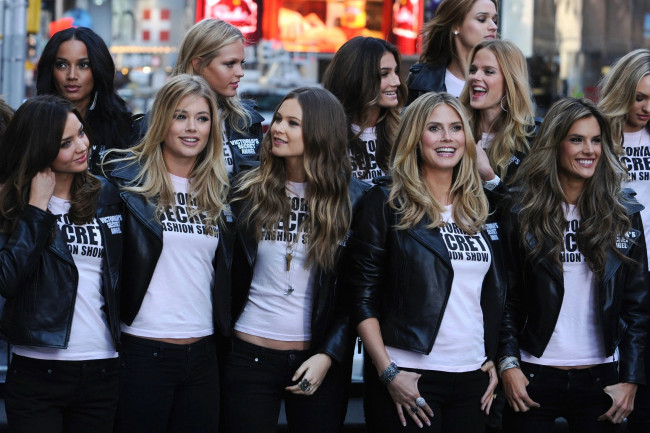 Обои картинки фото разное, знаменитости, улица, куртки, девушки, модели