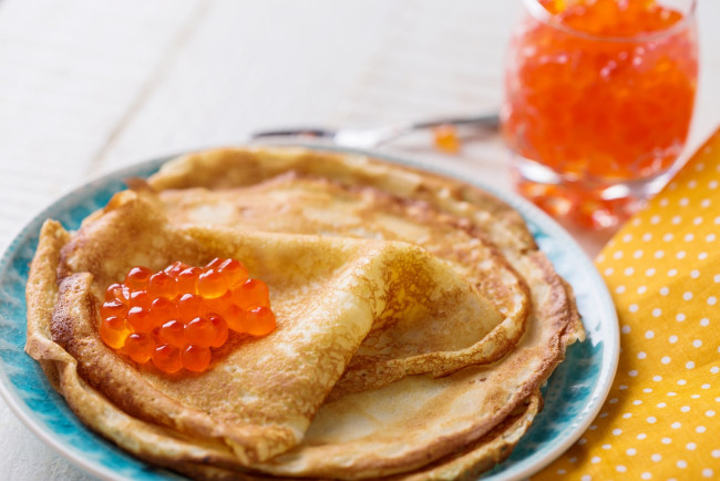 Обои картинки фото еда, блины,  оладьи, икра, красная