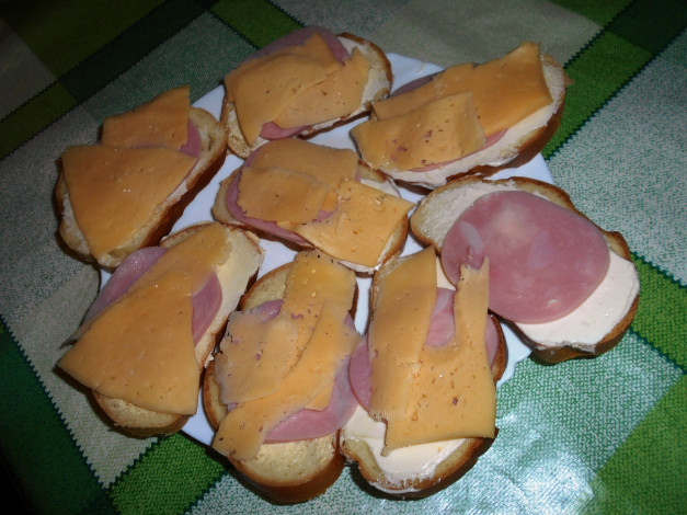 Обои картинки фото еда, бутерброды,  гамбургеры,  канапе, хлеб, колбаса, сыр