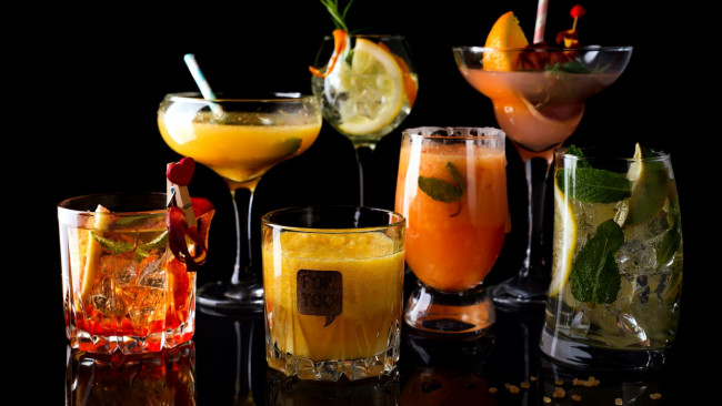 Обои картинки фото еда, напитки,  коктейль, ассорти, коктейли