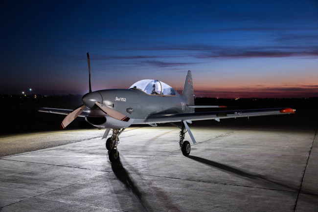 Обои картинки фото авиация, лёгкие одномоторные самолёты, як-152