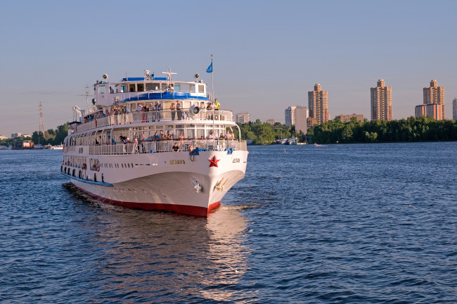 Обои картинки фото цезарь, корабли, теплоходы, корабль, теплоход, река, город, россия
