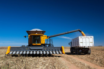 Картинка техника комбайны valtra