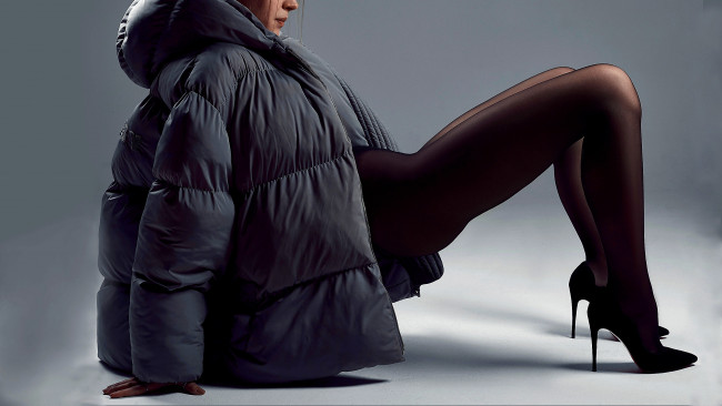 Обои картинки фото девушки, -unsort , женские прелести, туфли, колготки, куртка